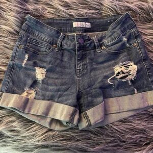 Guess Cut off Distressed Shorts 🦋